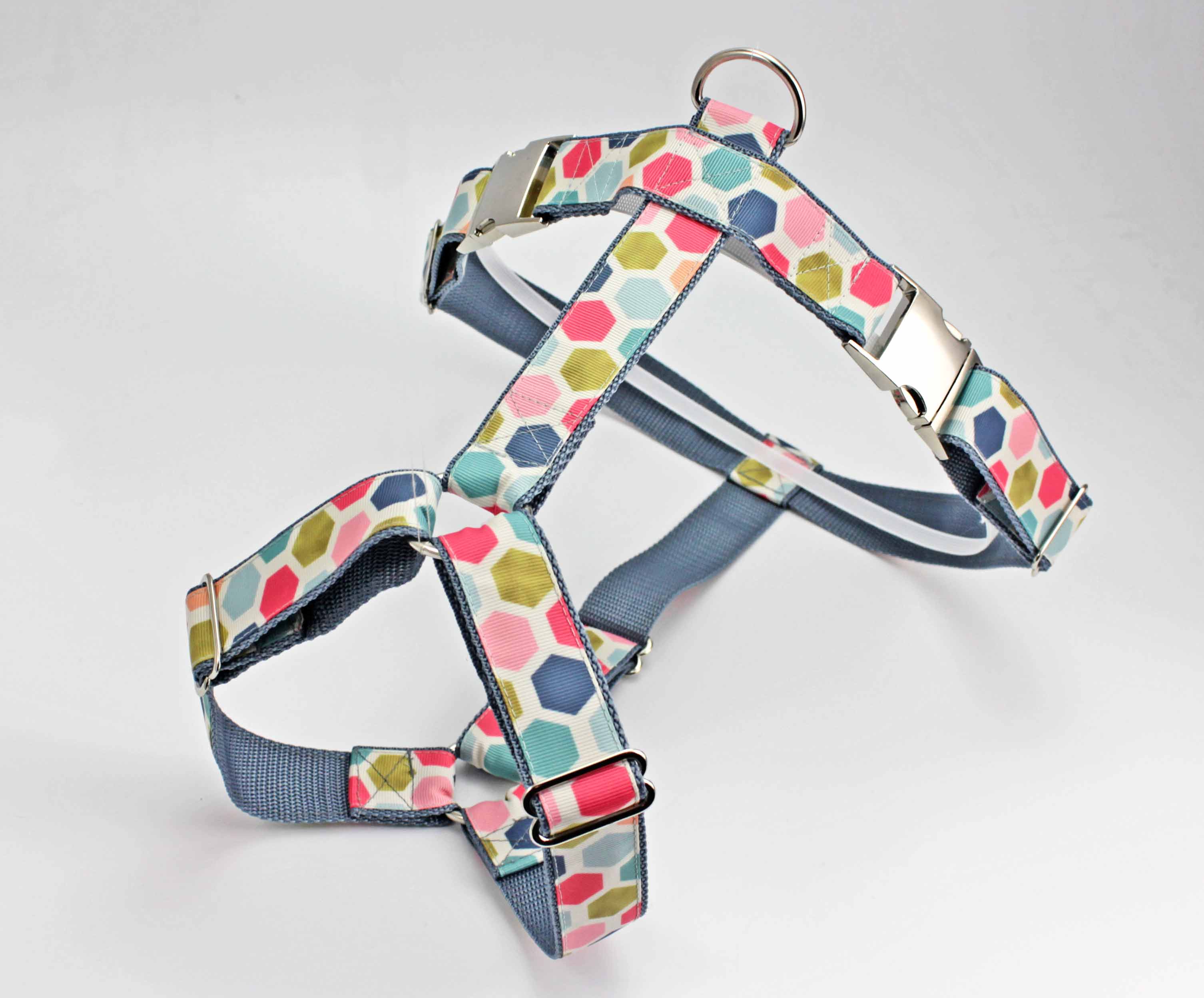 Threequarters Hundegeschirr Mit Bunten Sechseck Muster Geometrisch Gurtband In Grau Brustgeschirr Fur Hunde